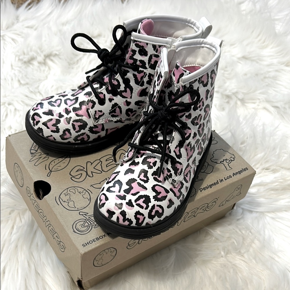Girls toddler size 10 sketchers boot. Barely worn